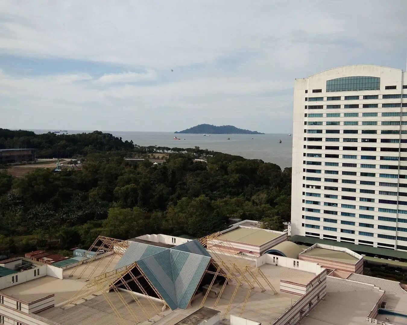Likas Deluxe 3 Bedroom Apartment